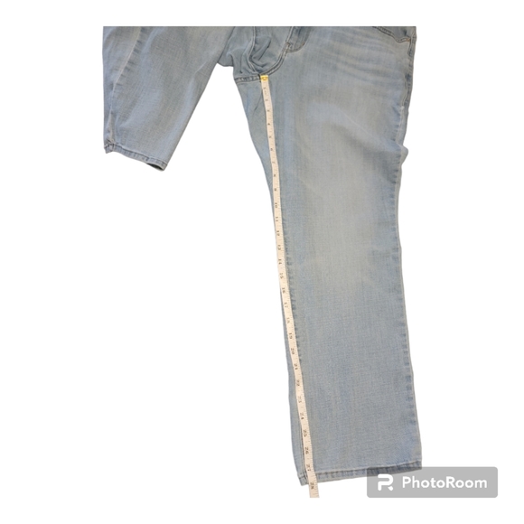 Levi Strauss Jeans, 414 CLASSIC STRAIGHT WOMEN'S JEANS (PLUS SIZE) - Picture 5 of 7